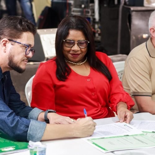 Prefeitura de Parnamirim destrava entrega de escrituras e realiza sonho de quase 100 famílias