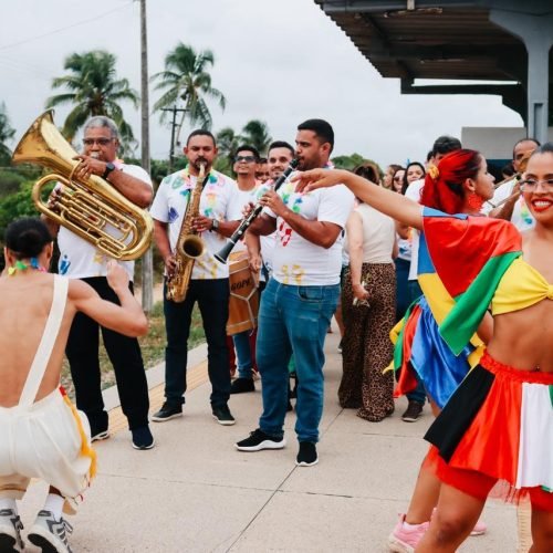 Parnamirim anima passageiros do VLT com programação carnavalesca do Trem da Alegria