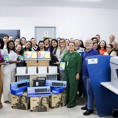 Prefeitura entrega equipamentos para melhorar atendimento da Central do Cadastro Único