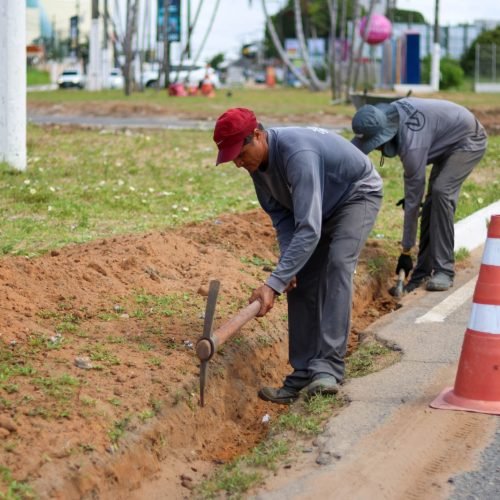 Prefeitura finaliza melhorias na rotatória de Cidade Verde