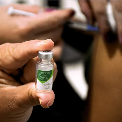 Vacinação deve atender 422 escolas da rede estadual