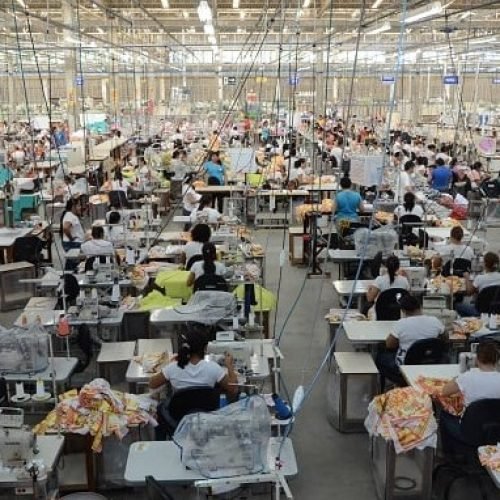Guararapes Confecções abre 500 vagas para costureiros em Natal; seleção acontece até 28 de março
