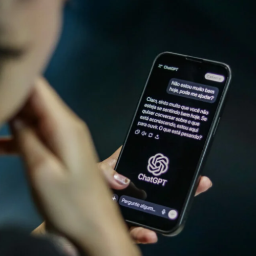 Pesquisa aponta que 63% dos brasileiros já recorreram à IA e 51% acreditam que ela toma decisões mais assertivas que humanos