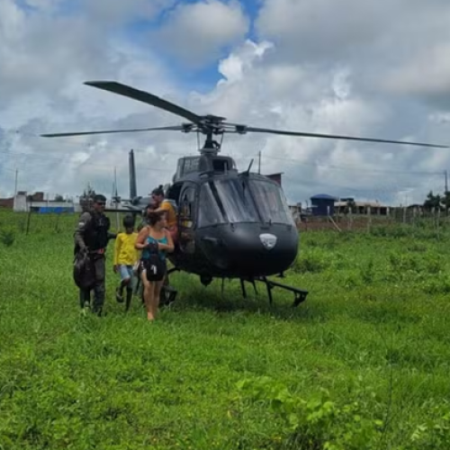Grupo de 21 pessoas é resgatado de helicóptero após ficar ilhado no interior do RN