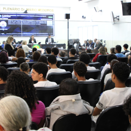 Estudantes da rede pública usam tribuna livre para debates