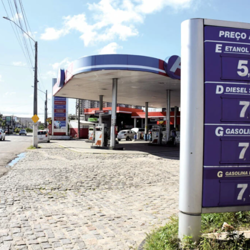 Gasolina bate R$ 7,49 na Grande Natal após novo aumento na refinaria Clara Camarão