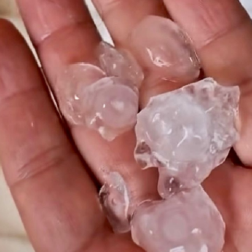 Moradores se surpreendem com chuva de granizo no Seridó do RN