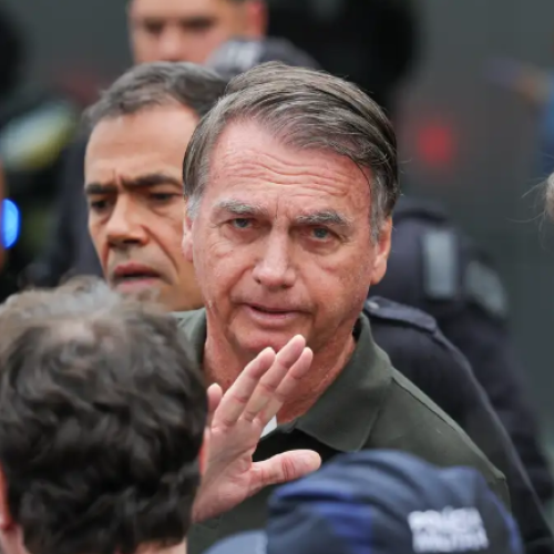 Alexandre de Moraes concede prisão domiciliar a Bolsonaro