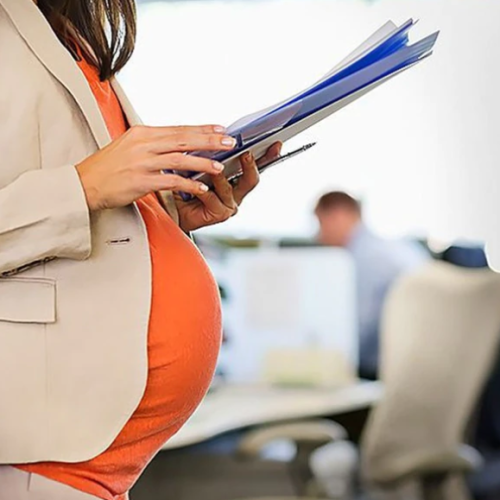 TST decide que gestantes em contratos temporários têm direito à estabilidade