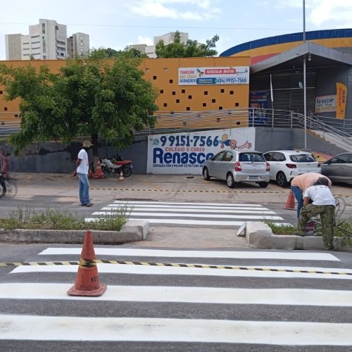 Prefeitura amplia e revitaliza sinalização de trânsito em vários bairros