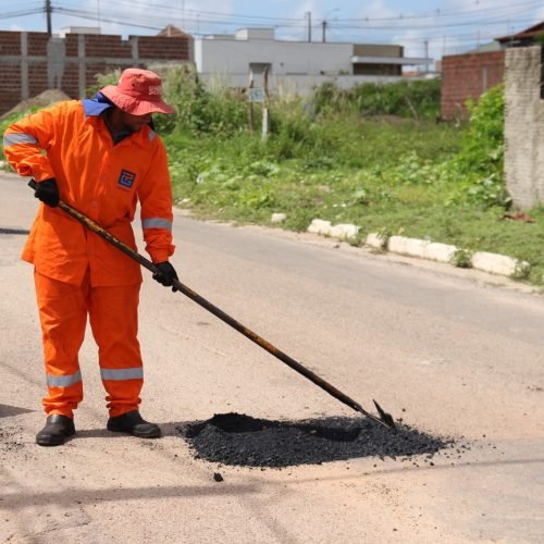 Prefeitura de Parnamirim realiza operação “tapa buraco” e prioriza trechos mais críticos