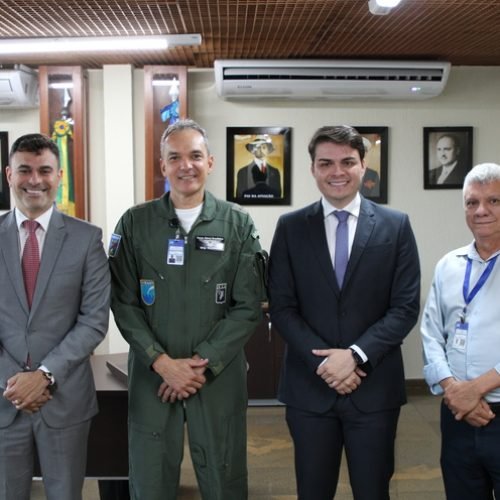 Dr. César Maia e professor Ítalo realizam visita institucional ao Comandante da Base Aérea