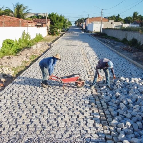Prefeitura avança na pavimentação da Rua Clayton Bezerra dos Santos, em Nova Esperança
