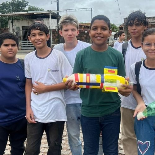Escola de Parnamirim realiza lançamento de foguetes em ação da Olimpíada Brasileira de Astronomia