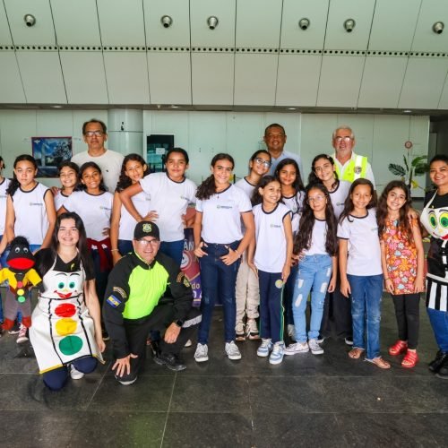 Alunos da Escola Edmo Pinheiro visitam Centro Cultural e têm aula de educação no trânsito