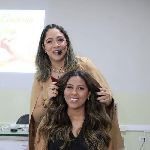 Workshop de maquiagem corporativa propõe ação de autocuidado à servidoras da Casa Legislativa