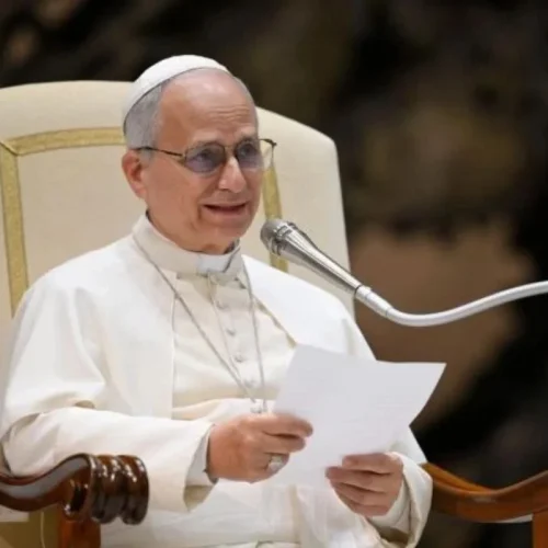 Papa Leão XIV critica líderes que promovem guerras e afirma que Deus rejeita orações de quem tem “mãos cheias de sangue”