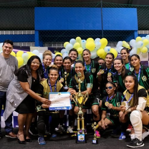 Prefeita Nilda premia campeãs da Liga de Futsal Feminino de Parnamirim