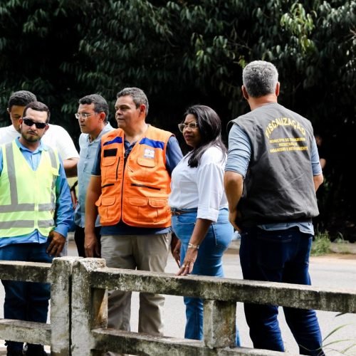 Prefeita acompanha limpeza no canal do rio Pitimbú