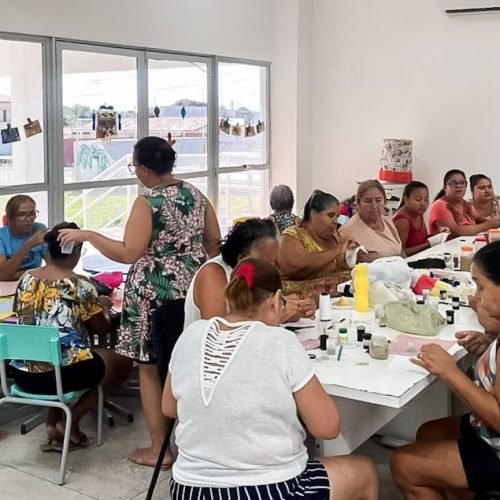 Curso de Miçangas é oferecido gratuitamente na Pracinha da Cultura