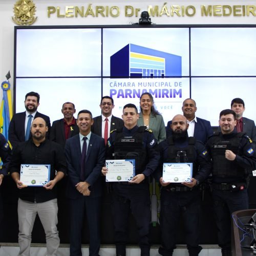 Vereador Léo Lima entrega Moção de Aplausos a guarnições Guarda Municipal de Parnamirim