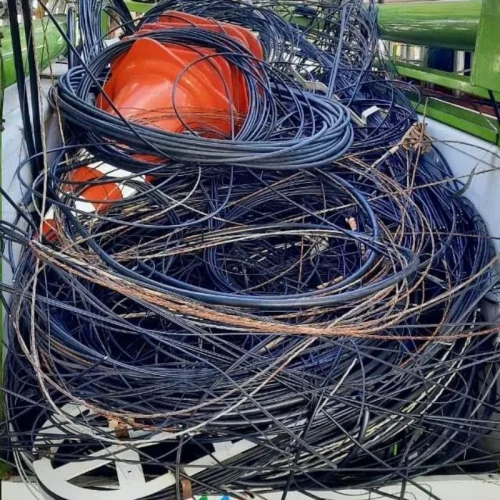 Cosern retira mais de 9,6 toneladas de cabos de telecomunicações irregulares