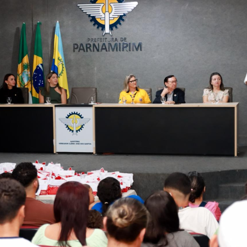 Mais de 120 estudantes da rede municipal recebem óculos gratuitos em Parnamirim