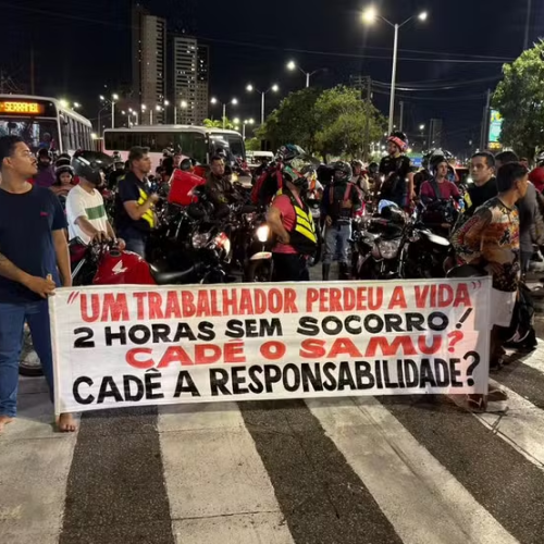 Motoboys protestam por morte de colega que esperou mais de 1 hora por ambulância em Natal