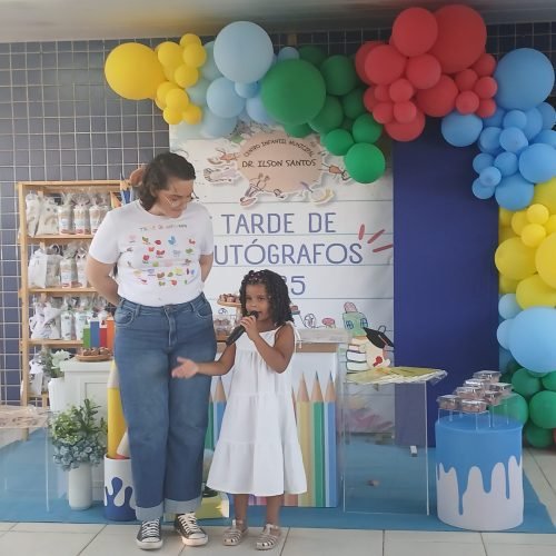 CMEI de Parnamirim realiza tarde de autógrafos